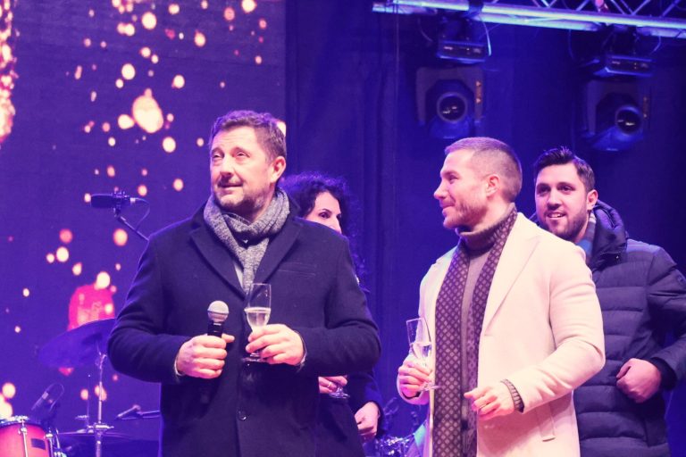 Mostarce u Novu godinu uveo Saša Kovačević: Gradonačelnik Kordić zaželio mir u svijetu