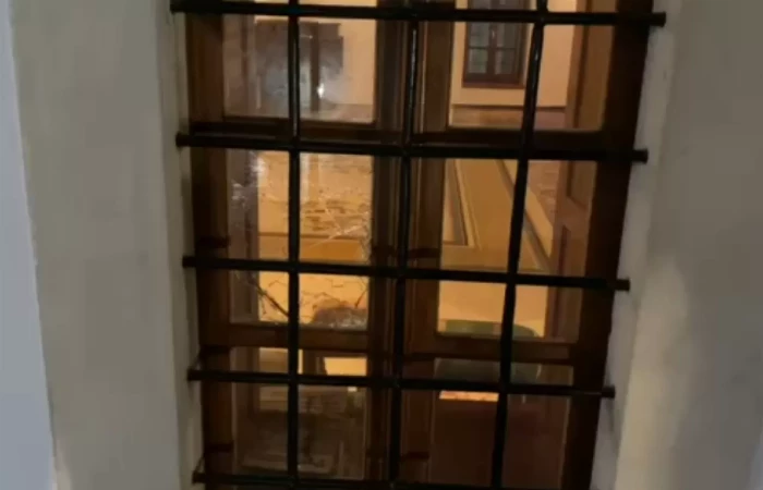 Mostar: Razbijeni prozori na džamiji u naselju Carina