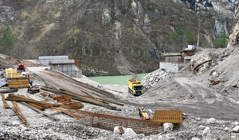 Ne nazire se kraj obnove pruge u Jablanici: Mali broj radnika na gradilištu