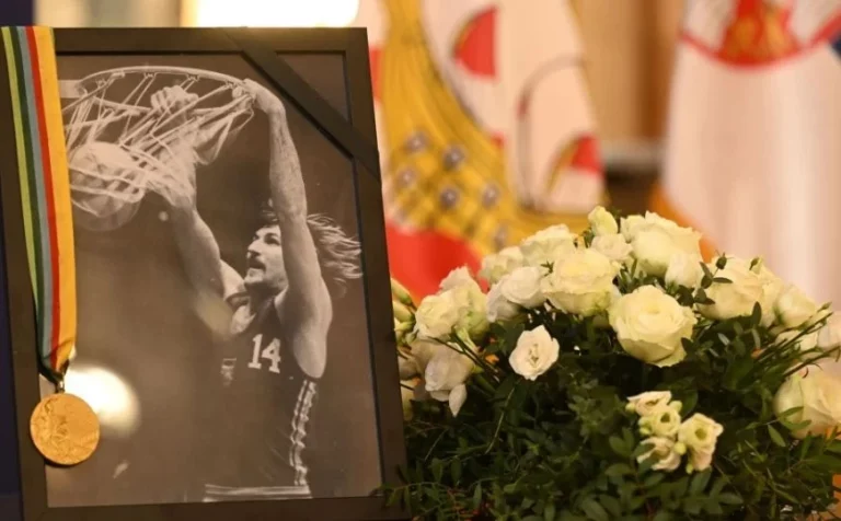 Beograd: Komemoracija Draženu Dalipagiću okupila brojne legende