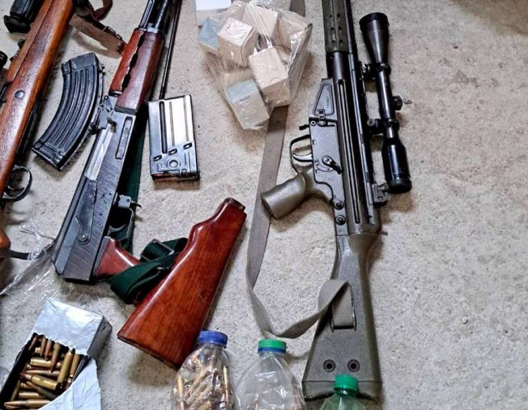 MUP HNK: Policija pretresala kuće u Stocu i pronašla arsenal oružja