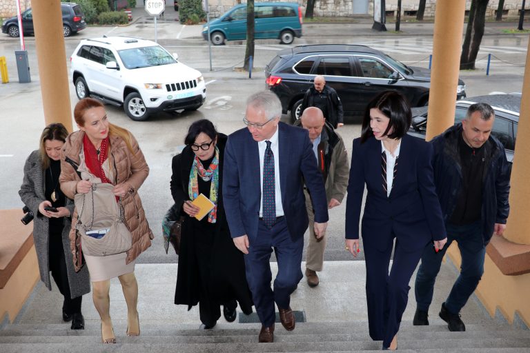 PREMIJERKA BUHAČ ODRŽALA SASTANAK SA AMERIČKIM AMBASADOROM U BIH