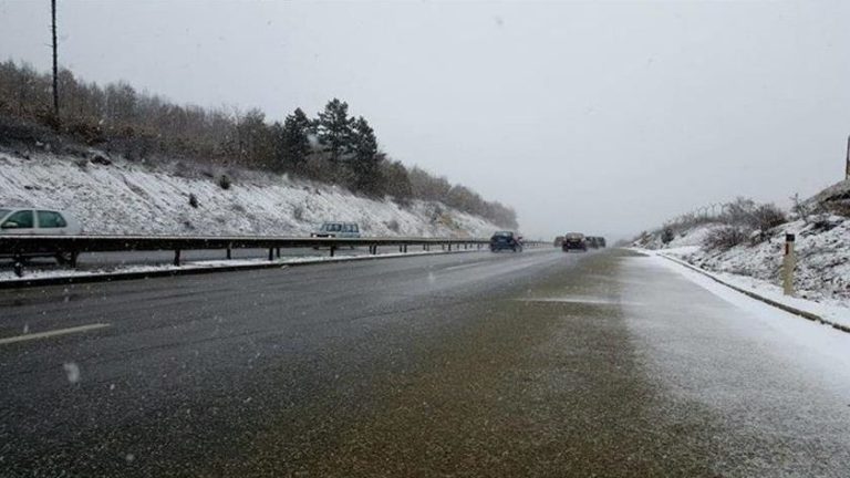 Stanje na putevima: Poledica i magla prave probleme vozačima