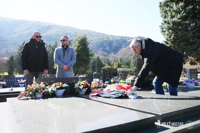 Delegacija FK Velež posjetila posljednje počivalište Muhameda Mujića