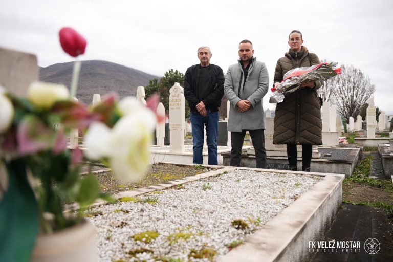 Godišnjica smrti Zejnila Zeke Selimotića: Delegacija Veleža posjetila posljednje počivalište legende kluba