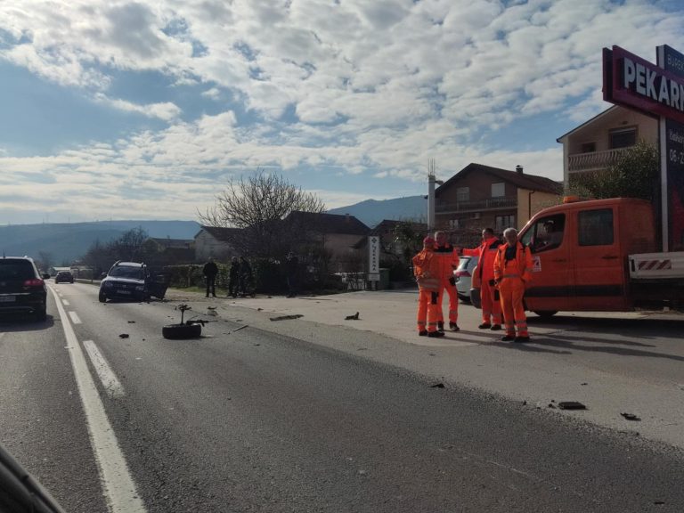 Teška nesreća na Buni: Dijelovi automobila rasuti po cesti, ima povrijeđenih
