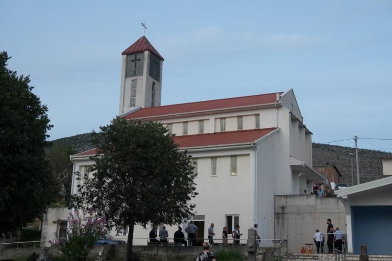 Mostar: Dječaci povicima “Allahu ekber” uznemirili vjernike u crkvi uoči mise