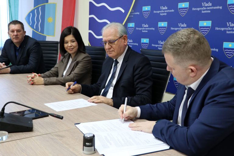 Potpisan Aneks Kolektivnog ugovora između Vlade HNK i Sindikata doktora