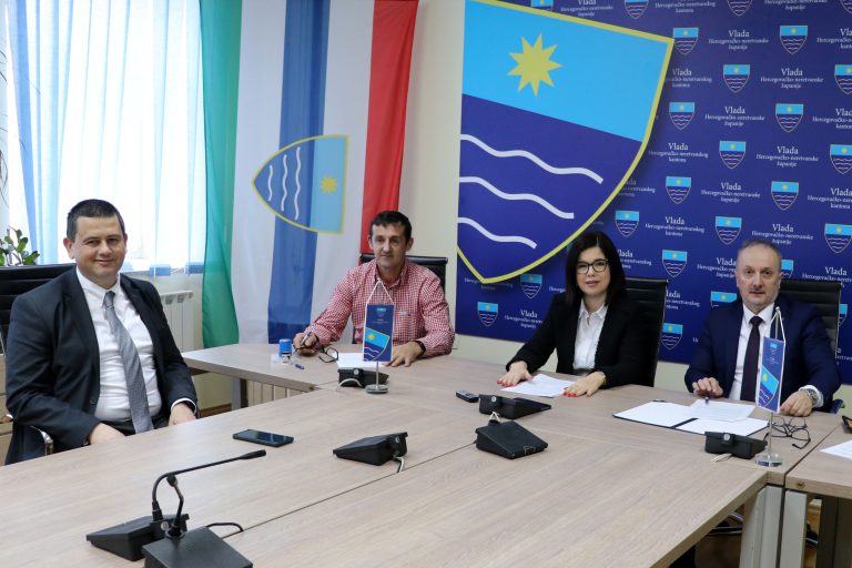 Pušten “bijeli dim”: Predstavnici Vlade HNK i Koordinacije sindikata obrazovanja potpisali odredbe Kolektivnog ugovora