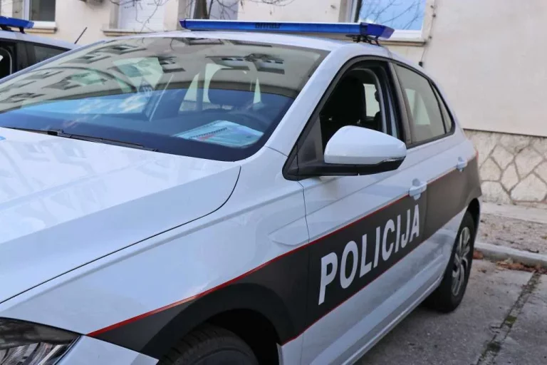 Mostar: Muškarac (65) s vozilom Jetta izletio s ceste u Potocima i poginuo