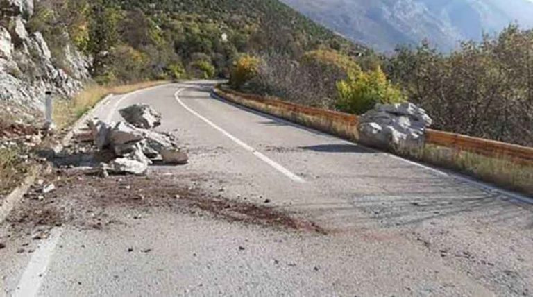 BIHAMK: Potreban oprez zbog učestalih odrona na putu