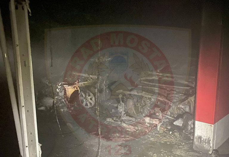 Mostar: Nadzorne kamere snimile osobu koja je podmetnula požar u podzemnoj garaži (video)
