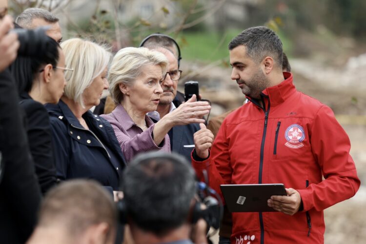 Priznanja: Ministru Emilu Balavcu dodijeljena Značka civilne zaštite za hrabrost i humanost