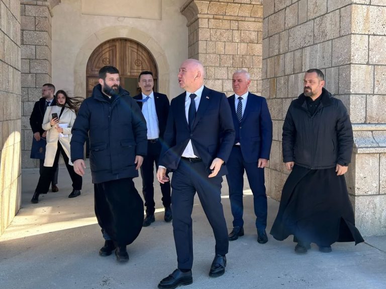 Mostar: Srbijanski ministar Nenad Popović posjetio Sabornu crkvu