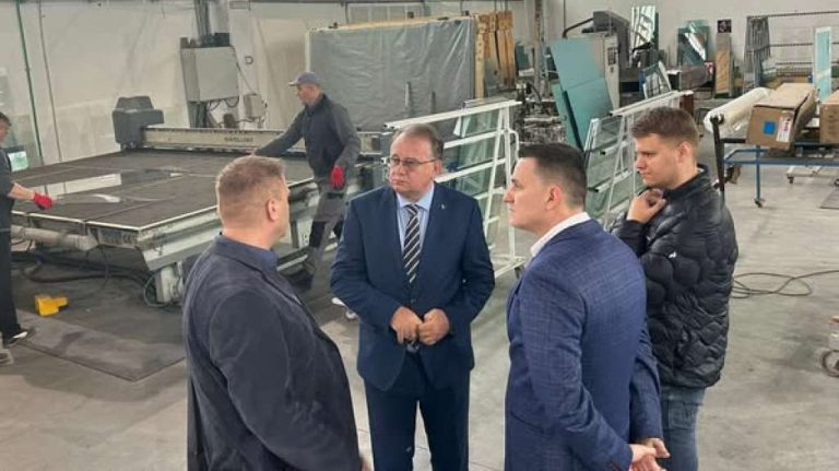Mostar: Nikšić posjetio firmu Staklorad d.o.o.