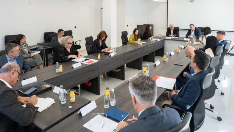 Čović sa saradnicima u Neumu: Razgovori o cestovnoj infrastrukturi i sportskim projektima