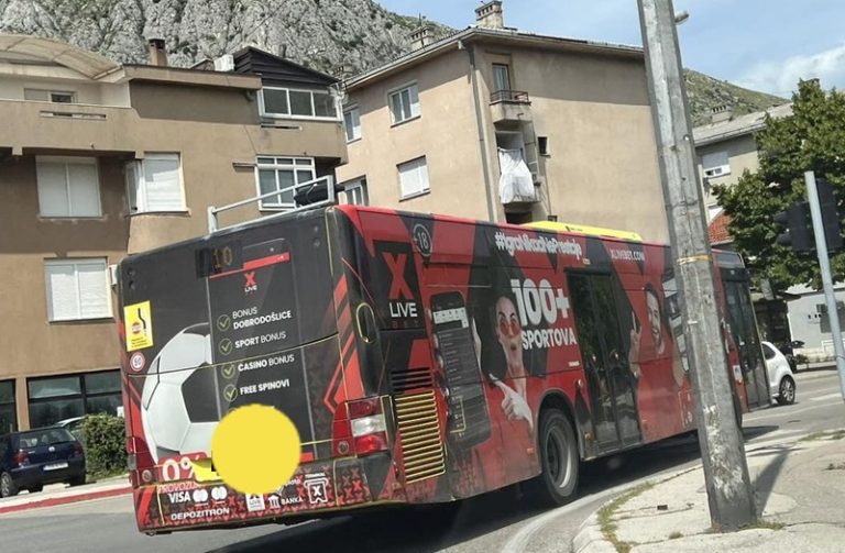 Vijećnik Lalić pita: Ko je dozvolio reklame kladionica u autobusima JP „Mostar bus” koji prevoze učenike?