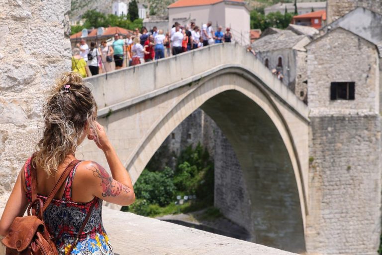 Mostar: Okrugli sto “Izazovi, politike i upravljanje turizmom”