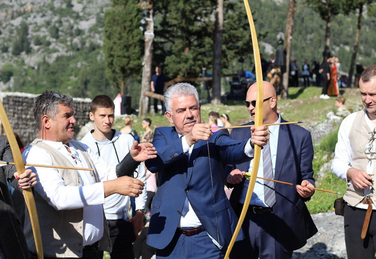 Sve je isto samo njega nema: Jubilarno deseto izdanje Stolačke tarče