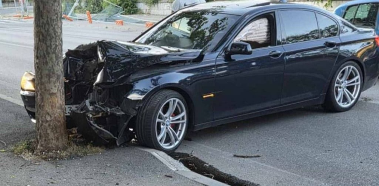 Mostar: Automobil se zabio u stablo  u naselju tekija
