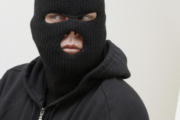 Mostar: Maskirane osobe napale maloljetne gimnazijalce u Velikom parku