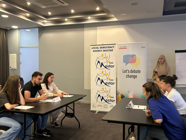 Projekat “Let’s Debate Change”:  Učenici detektuju probleme u zajednici i pripremaju se za saradnju s lokalnim vlastima