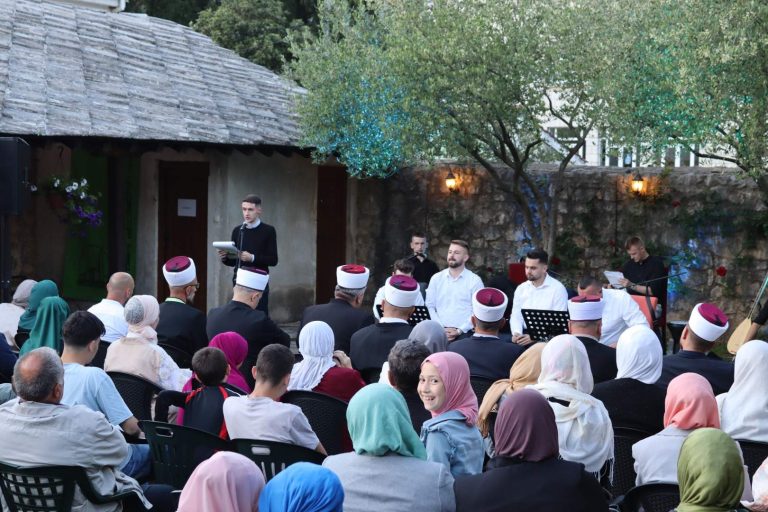 Stolac: Ikrar dovom i svečanim programom Stočani ispratili šest svojih hadžija