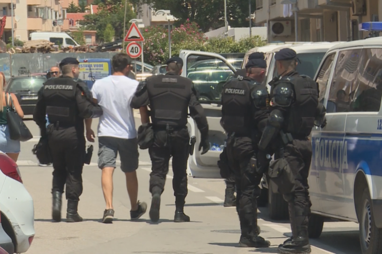 Budva: Uhapšena dvojica Mostaraca, na parkinzima obijali i krali iz vozila