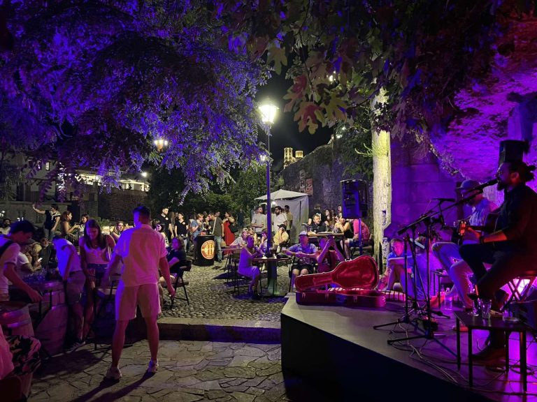 “Oprosti mi pape”: Dalmatinska večer u Starom gradu