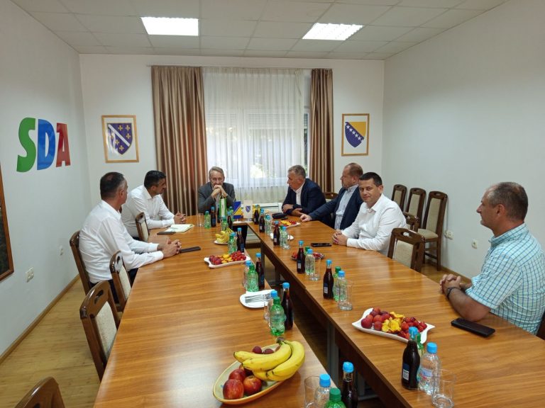 Bakir i Šera sa “mladim lavovima” SDA: Analiza političke situacije u Gradu Mostaru