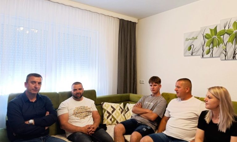 Konjic: Ćatić i Karalić posjetili mještane Buturović Polja u obnovljenim domovima