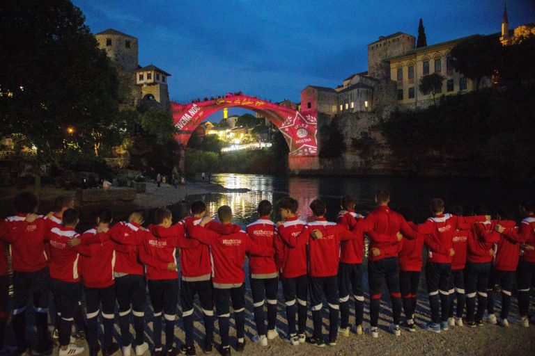 Crvena noć pod Starim: Veče koje spaja generacije Rođenih