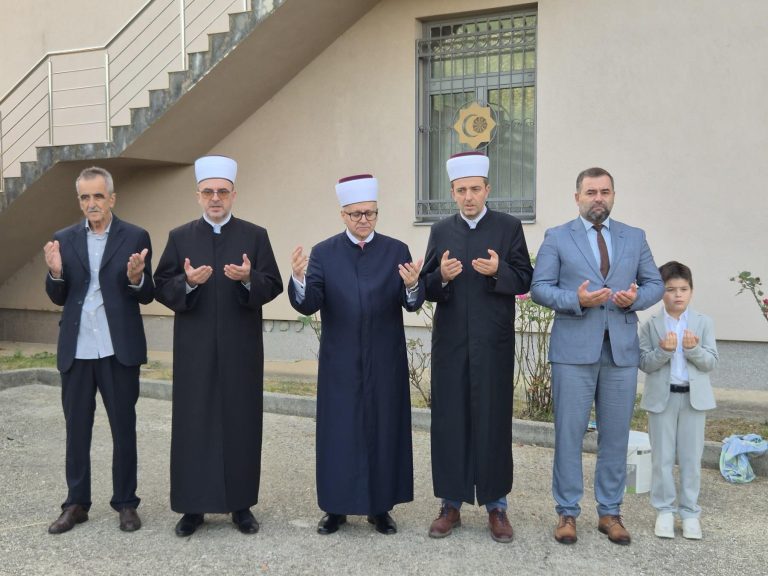 Karađoz-begova medresa: Kurbani pred dušu Karađoz-bega i Ahmed-age Lakišića