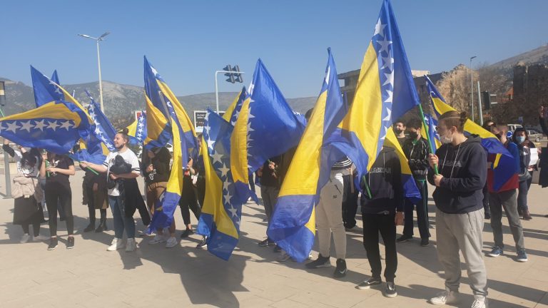 “Putevima pobjede Armije RBiH”: Šetnja učenika osnovnih škola