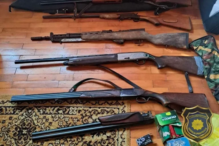 Pretres u Gabeli: Pronađeno više komada oružja i eksploziv, jedno lice uhapšeno