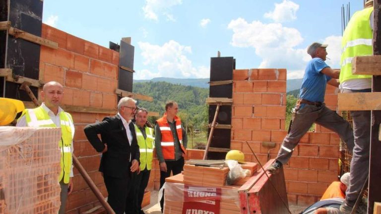 Jablanica: Potpisani ugovori s 50 domaćinstava za obnovu kuća