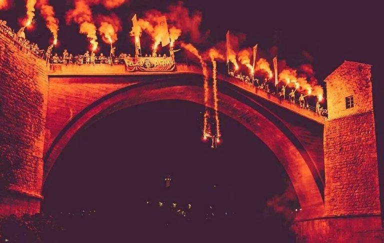 Ustanite Rođeni: “Crvena noć” pod Starim mostom