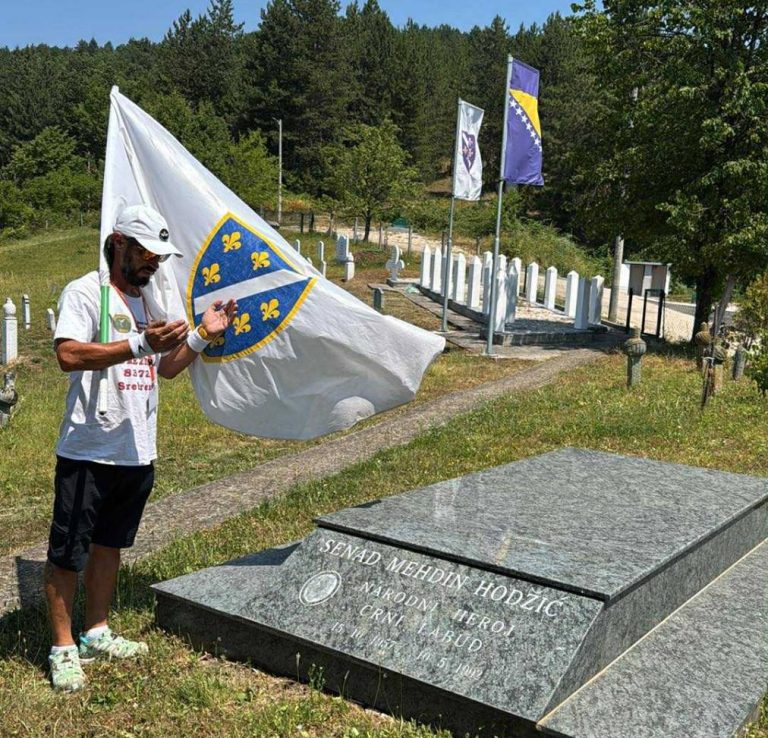 Ramiz Kadrić, nakon deset dana pješačenja, stigao u Nezuk