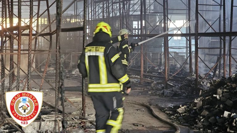 Mostar: Požar u Interkomercu stavljen pod kontrolu, šteta veća od dva miliona KM