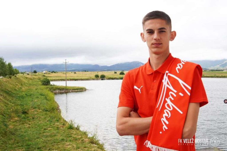 Službeno: Faruk Šetić, mladi fudbaler iz Akademije FK Sarajevo novi igrač Veleža