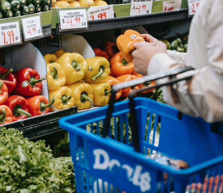 Prosječna plaća ne pokriva ni polovinu troškova života: Sindikalna korpa za juni iznosi 3.180 KM