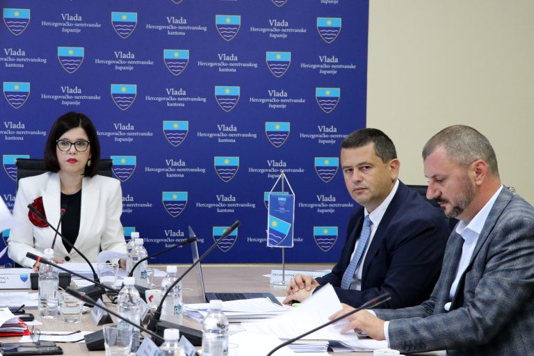 Vlada HNK: Osiguran nastavak isplate naknada ženama – majkama