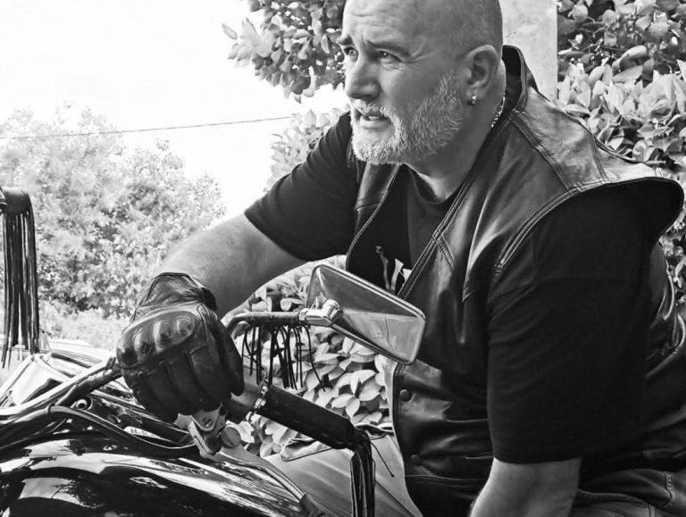 “Pričaj mi”: Nova pjesma i spot Dade Sejdijevskog ugledali svjetlo dana