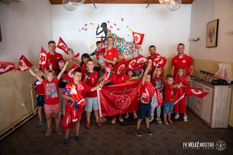 “Rođeni” u Dječijem domu: Druženje sa mališanima i podjela članskih karata