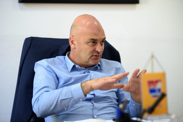 Pogubljeni gradonačelnik: Bošković ponovo osporava dozvolu za harem a solari na Komanju brdu nisu sporni