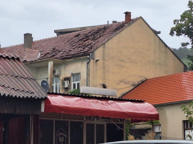 Bileća: Grom udario u porodičnu kuću u centru mjesta
