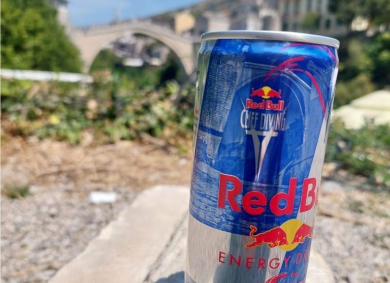 Red Bull predstavio limitiranu ediciju limenke s motivom Starog mosta