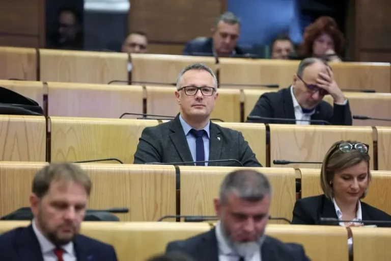 Zastupnička inicijativa: Kajan traži da se zabrane borbe životinja