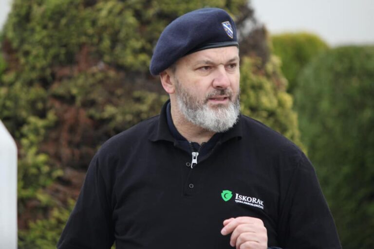 Kažnjenička bojna i Sanin Musa: Besposlen pop i jariće krsti!