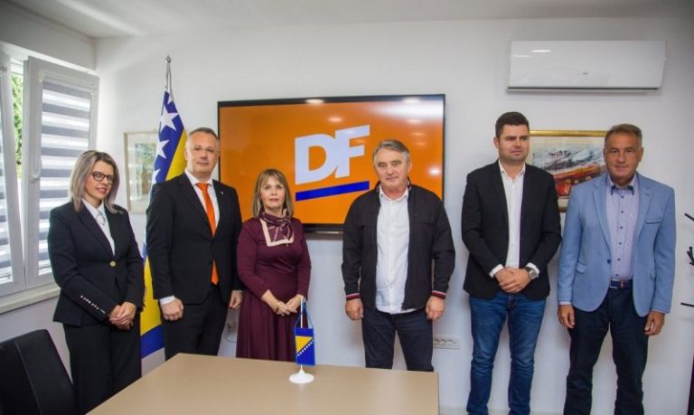 Mostarski SDP se osipa: Arman Zalihić i Lamija Duranović pristupili DF-u